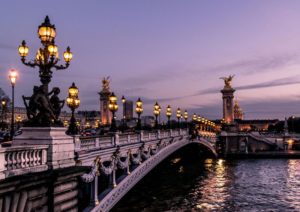 Paris by night © Leonard Cotte / unsplash